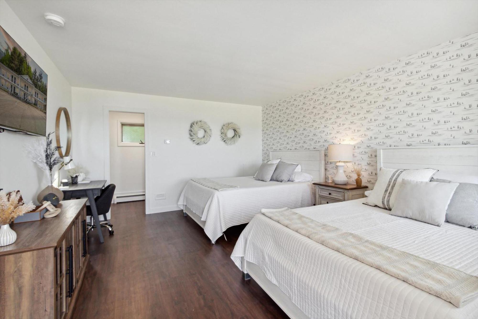 Self Check-In Lake Views Workspace 2 Queen Beds Villa Petoskey Exterior foto